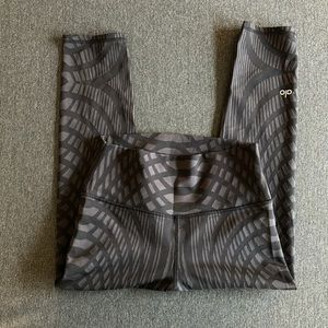 ALO Yoga Black Cropped Legging Size Medium